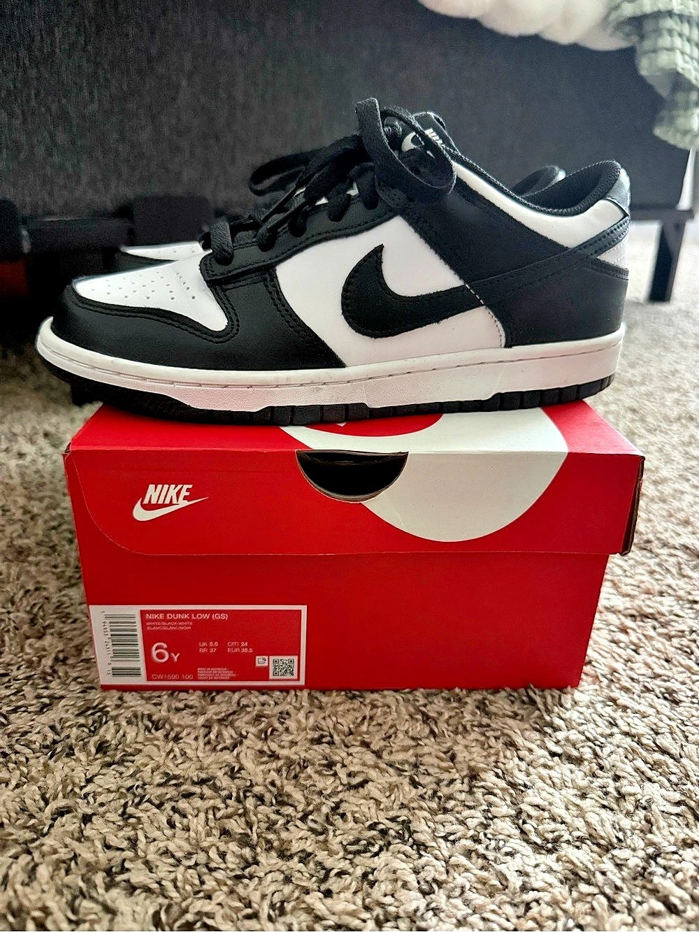 Nike Dunk Low Black & White US 6Y